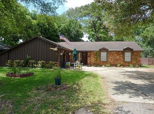 12 S Kaysie St, Angleton, TX 77515