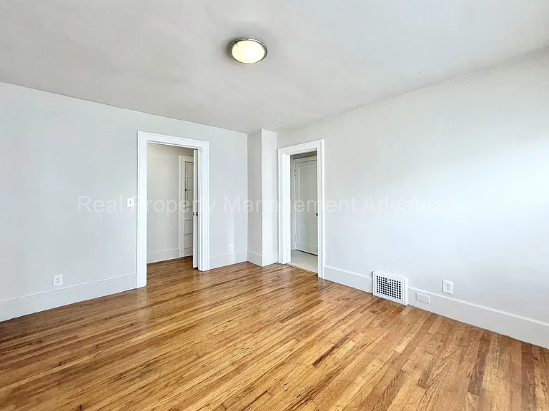 316 Spencer — Photo 20