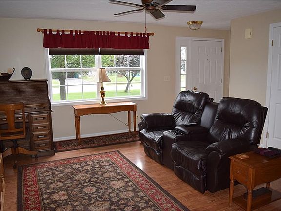 2nd image of 418 Burch Farm Dr
