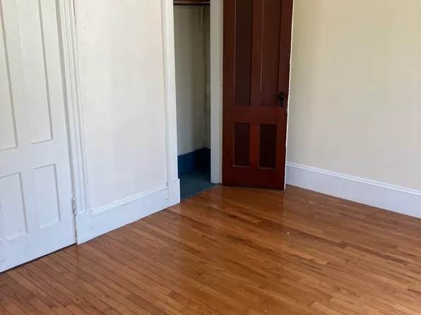 11 Pleasant St #4, Brattleboro, VT 05301