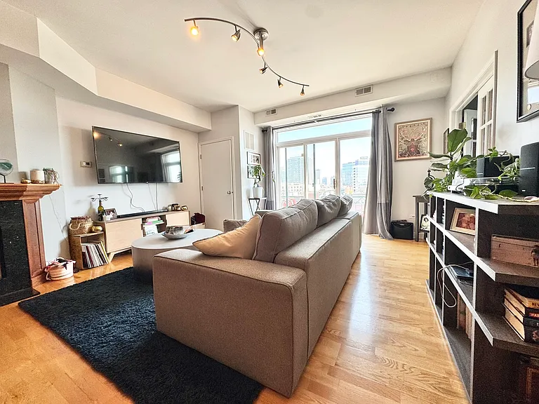 680 N Green St #706 — Photo 3