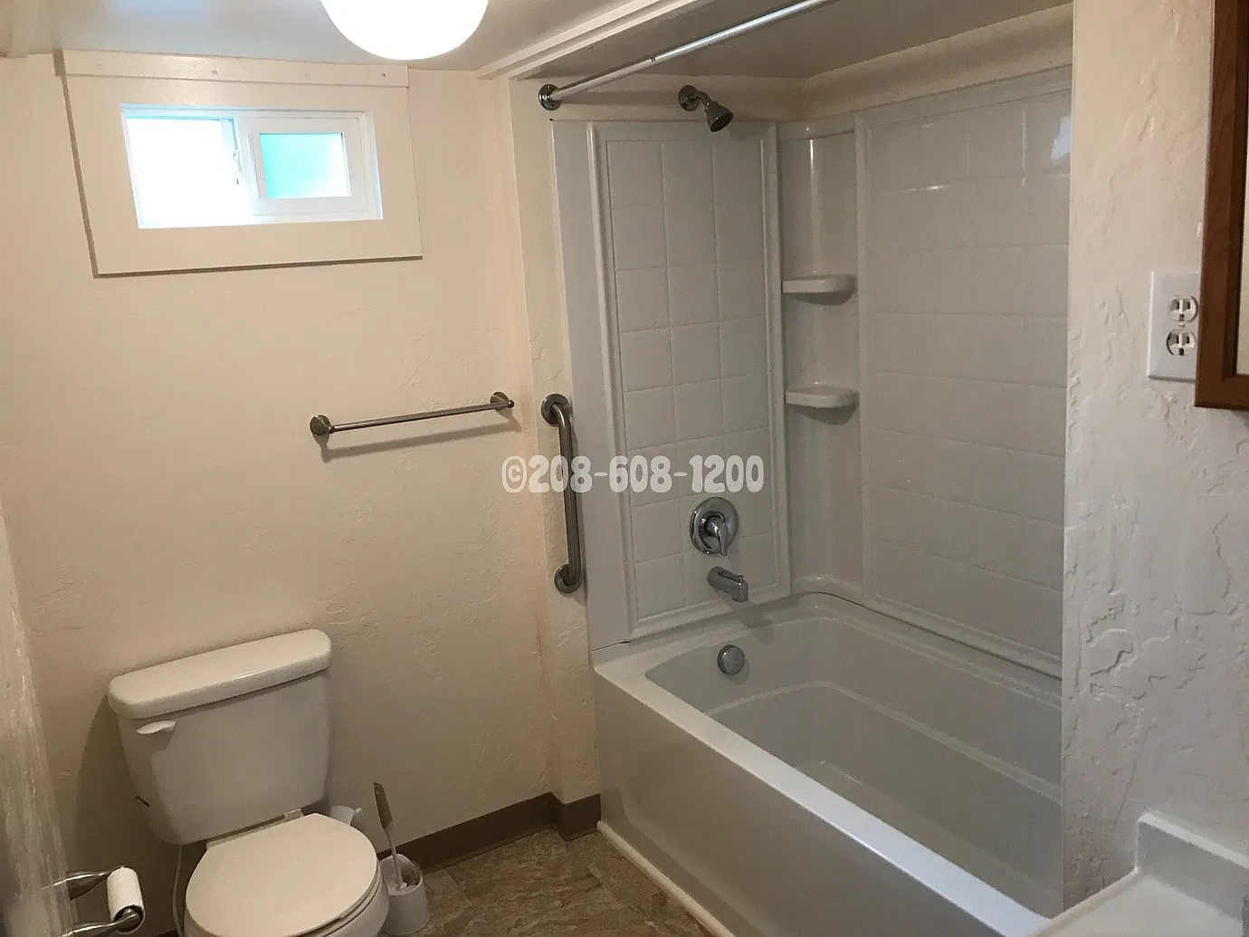 118 SE Locust St — Photo 2