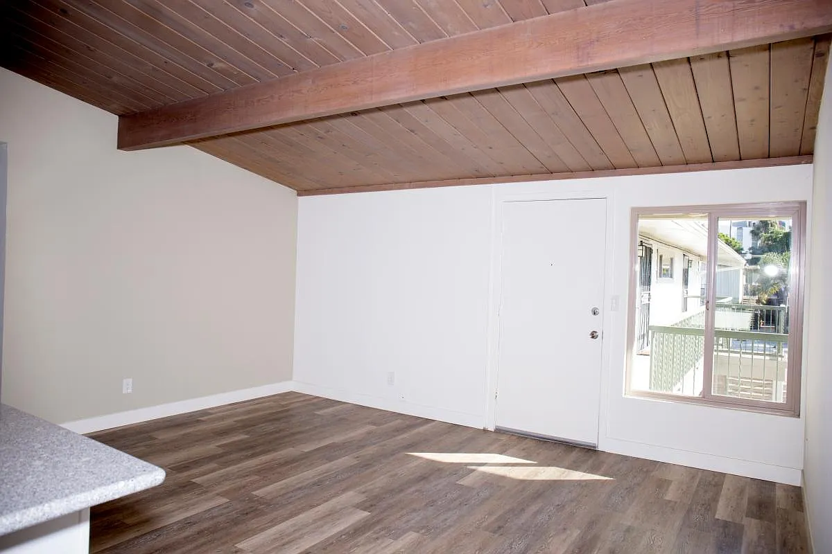 Harbor Villa Apartments — Photo 4