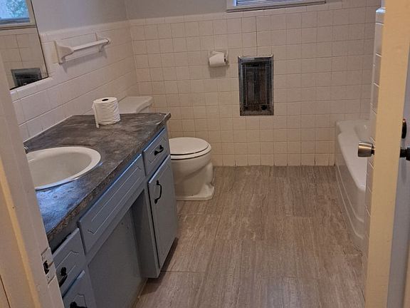 4th image of 113 1st Ave S