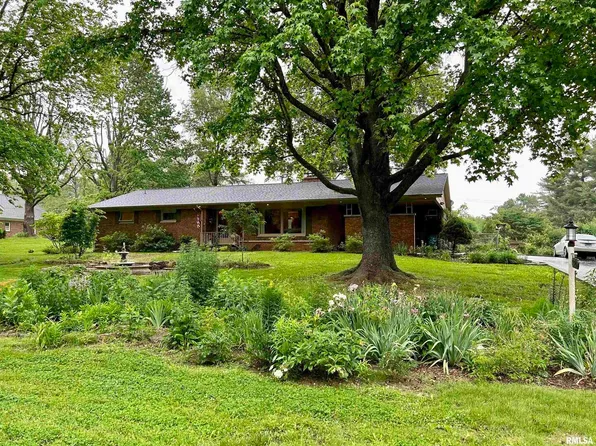 220 Kane Dr, Herrin, IL 62948