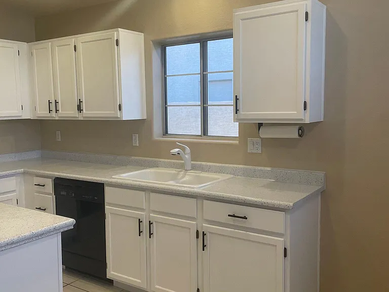 1075 N Saguaro St — Photo 8