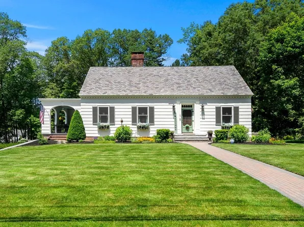 63 Bartlett St, Chelmsford, MA 01824