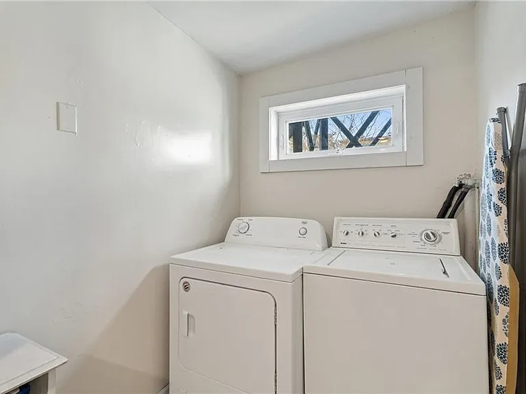 222 S Geneva St — Photo 29