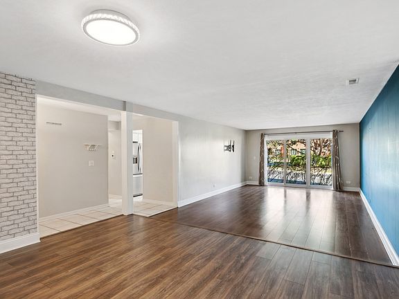 4th image of 1500 Chartres Dr #1D