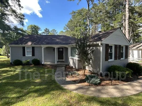 934 McKellar Dr, Tullahoma, TN 37388