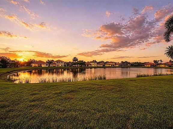 2nd image of 9035 Willowbrook Cir