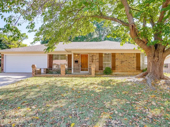 3917 Van Deman Dr, Benbrook, TX 76116
