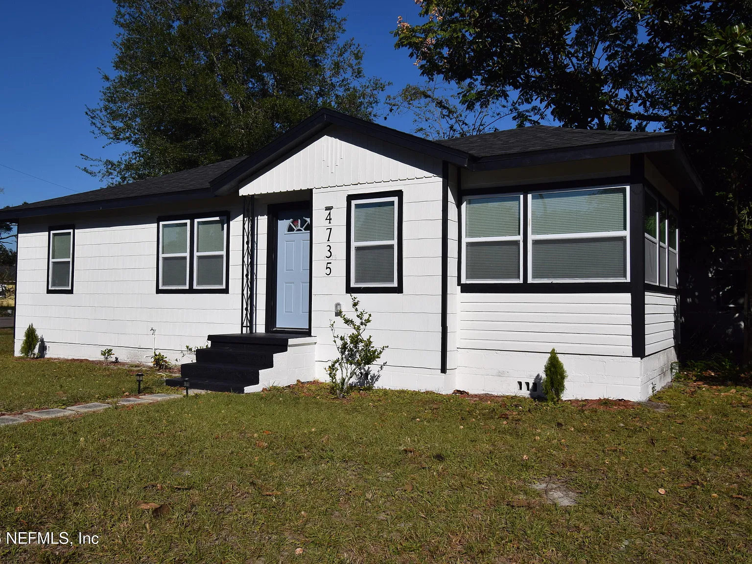 3 bed, 2.0 bath, 967 sqft, $1,600 — Photo 1