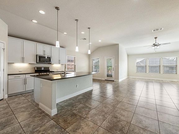 4th image of 3516 Esperanza Dr