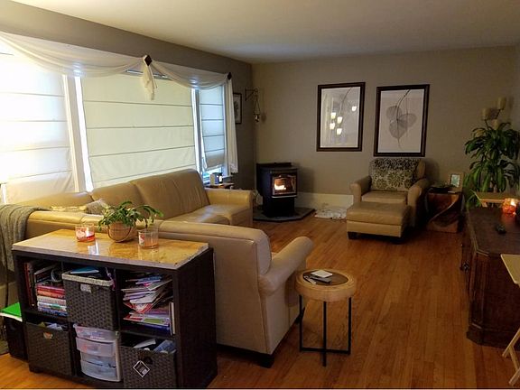 4th image of 1369 Reynolds Cir