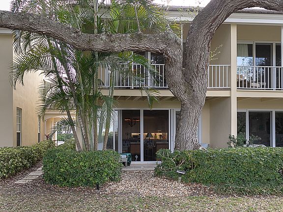 3rd image of 111 Johns Island Dr