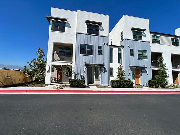 2nd image of 947 N Divino Privado