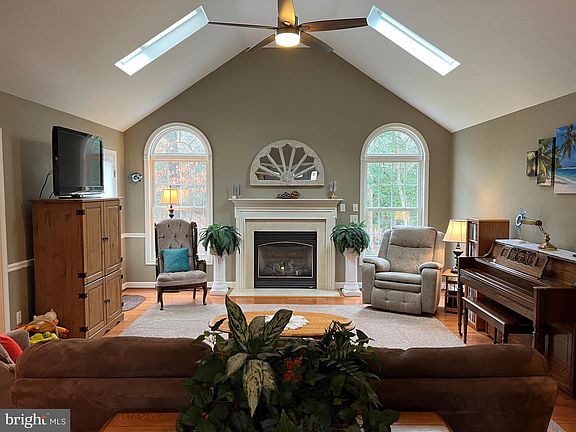 4th image of 26982 Crest Dr