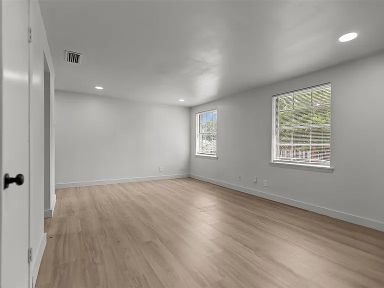 515 W Houston St #515 — Photo 4