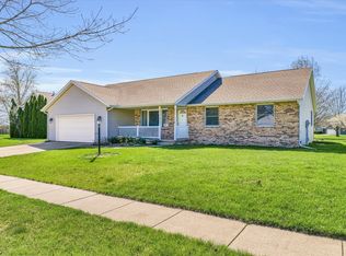 809 Heather Dr, Mahomet, IL