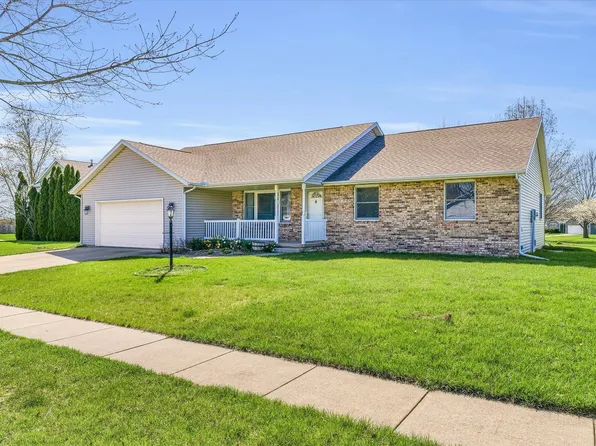 809 Heather Dr, Mahomet, IL 61853
