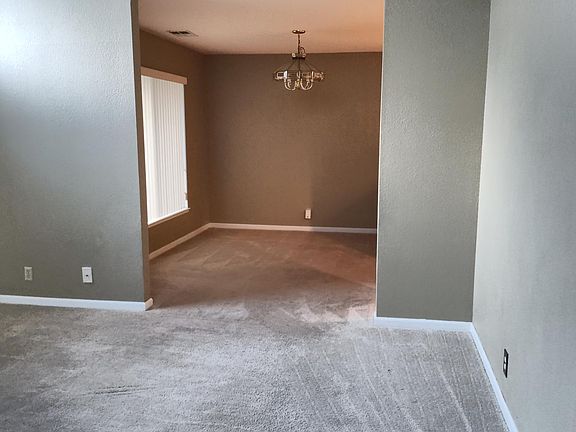 4th image of 980 Oak Park Dr