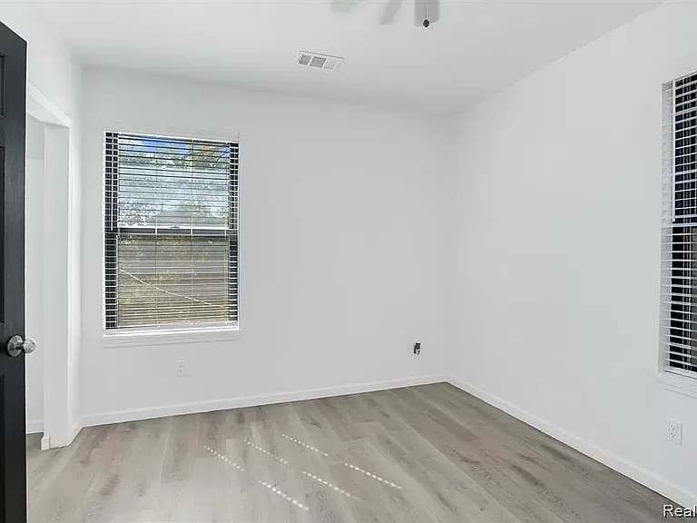 2639 Monterey St — Photo 12