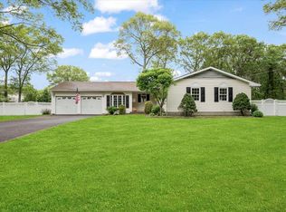 15 Maria Ct, Holbrook, NY