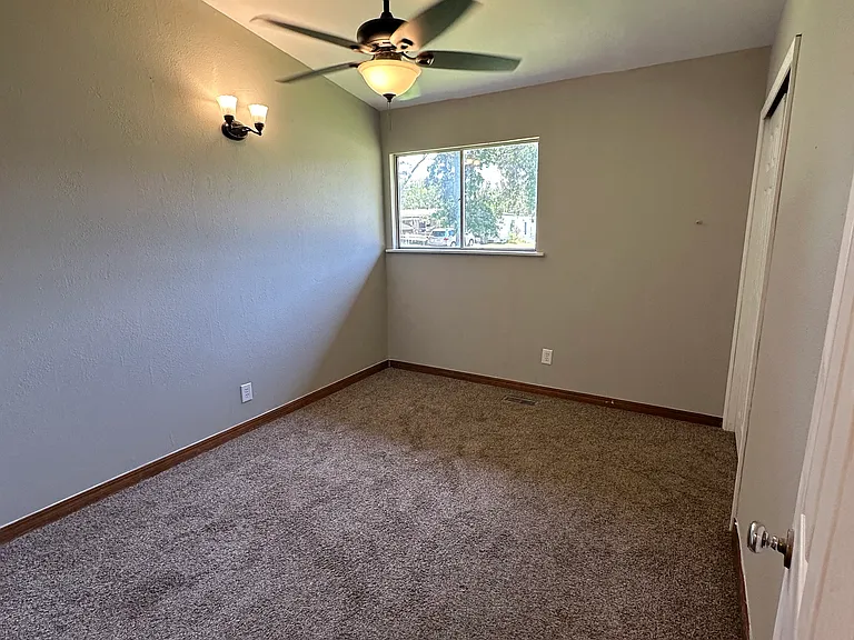 2612 Williams Ave — Photo 6