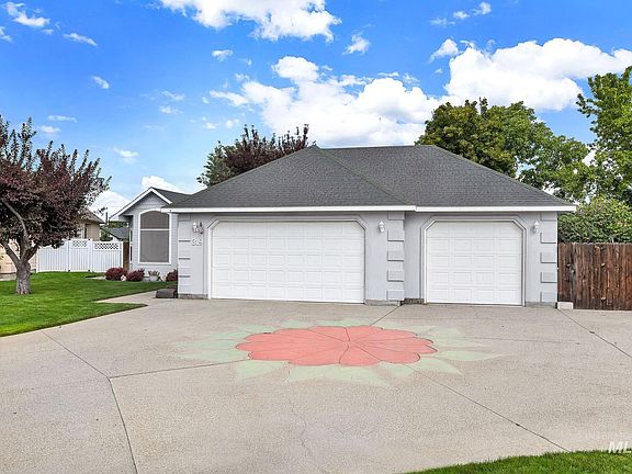 2nd image of 319 Larkspur Ct