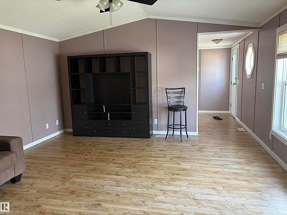 5th image of 4911 49th St