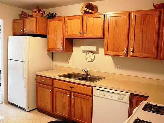 4th image of 478 Cherry Hill Pointe Dr #46