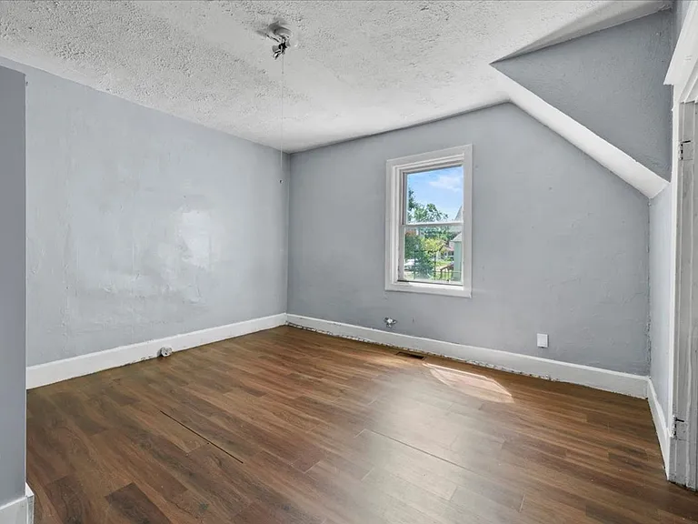 1375 E Minnesota St — Photo 8