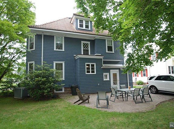3rd image of 64 Harrington Ave