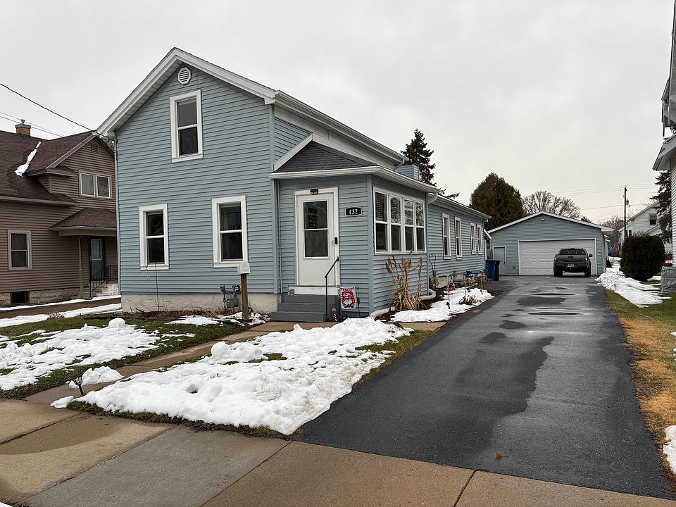 1st image of 432 W 11th Ave