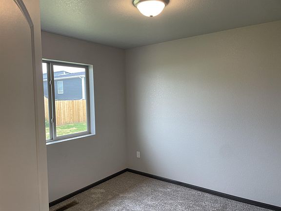 4th image of 408 Yelner Dr