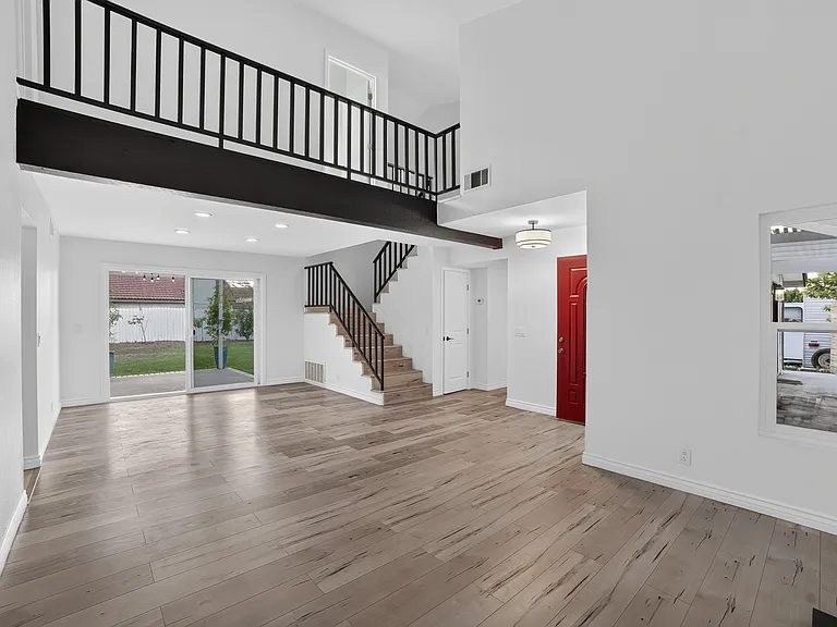 655 W Ontario Ave — Photo 15