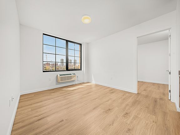 5th image of 40 Bruckner Blvd #735