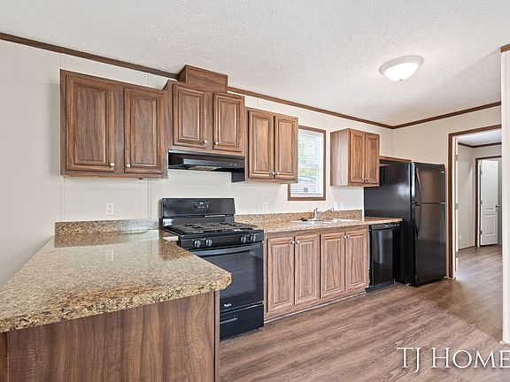 3rd image of 68 Viking Dr NW