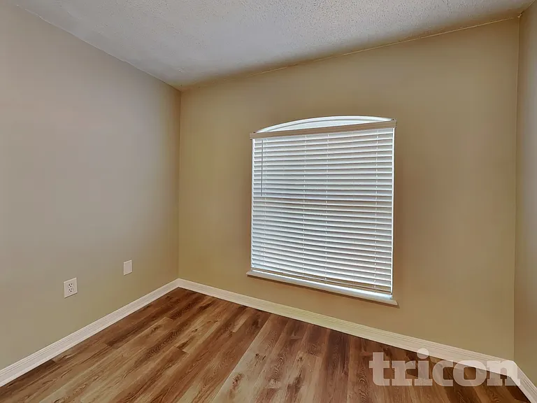 10610 Opus Dr — Photo 11