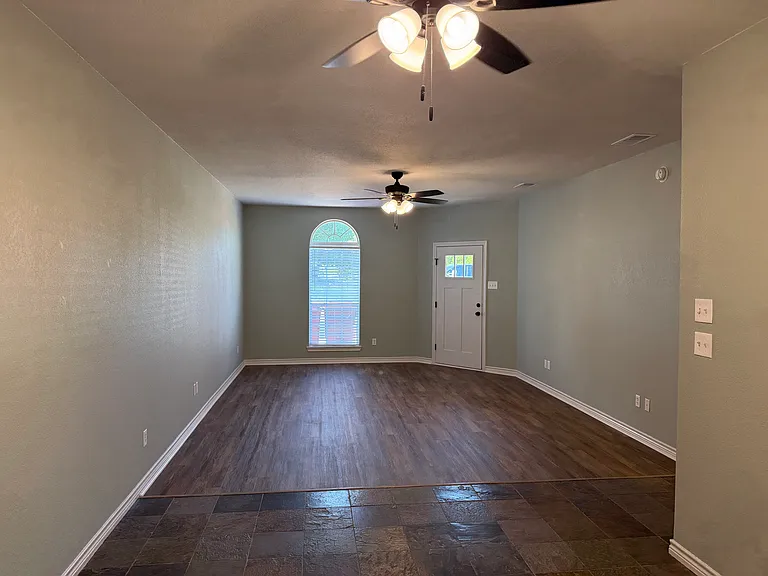 421 W Thomas St — Photo 19