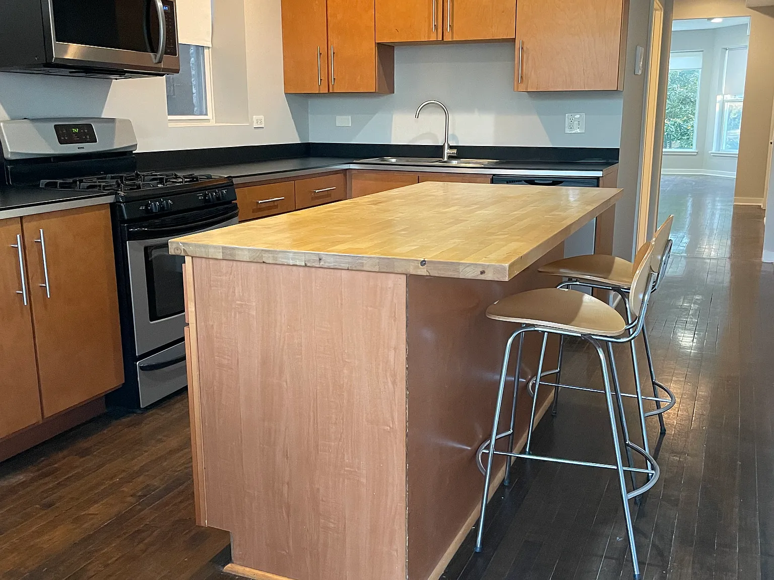 2 bed, 1100 sqft, $1,995 — Photo 4
