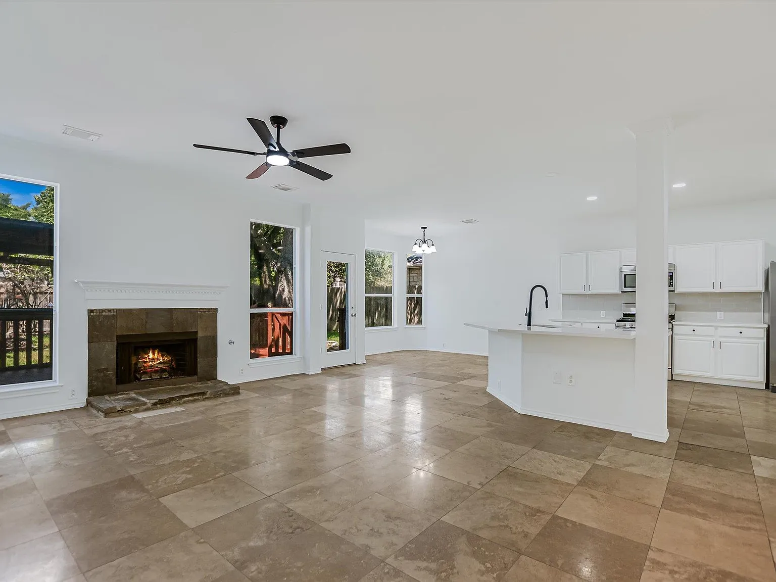 4 bed, 3.0 bath, 2876 sqft, $2,850 — Photo 2