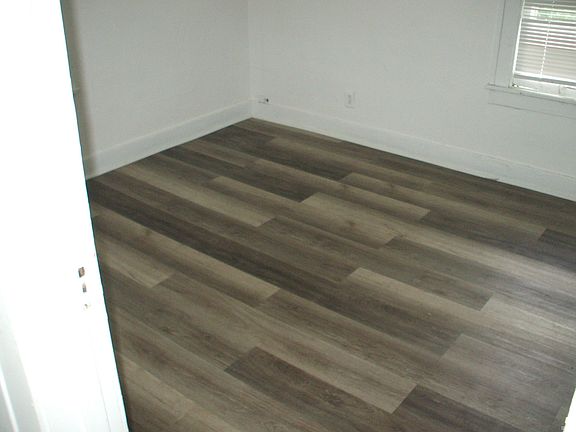 2nd image of 904 Sancome Ave
