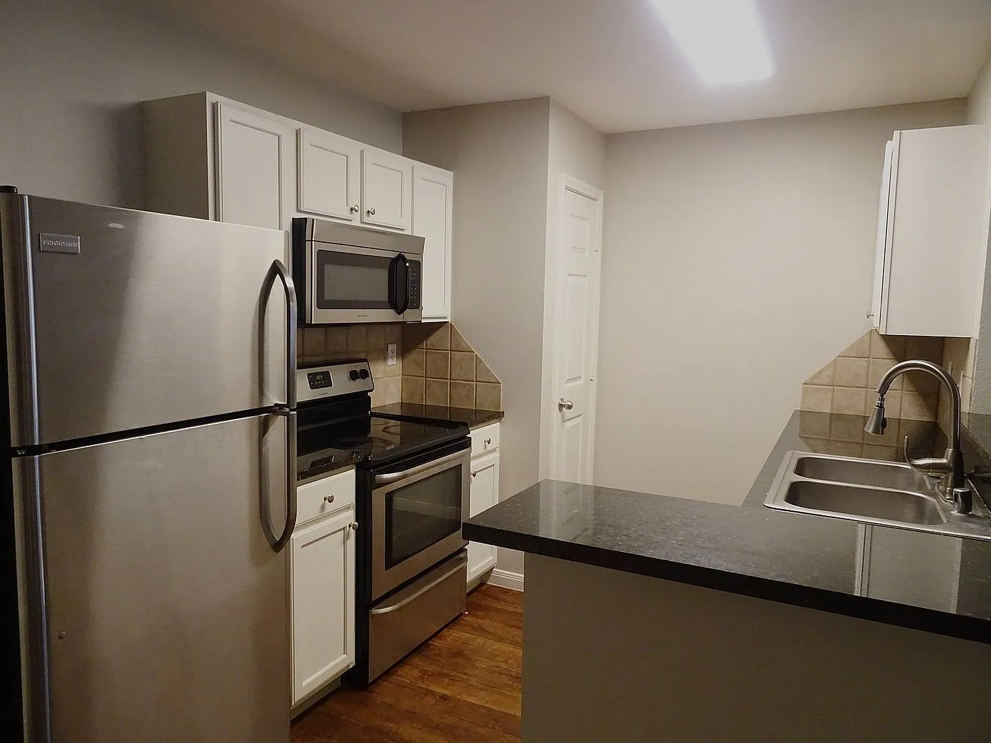 Roommate Ready - By-The-Bed 4BD/4BTH! — Photo 2