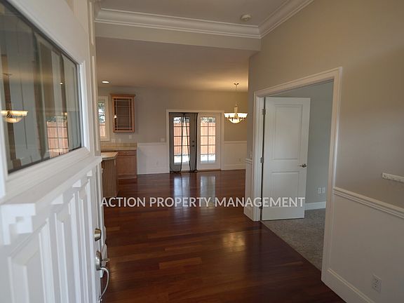 5th image of 103 E Cobblestone Ln