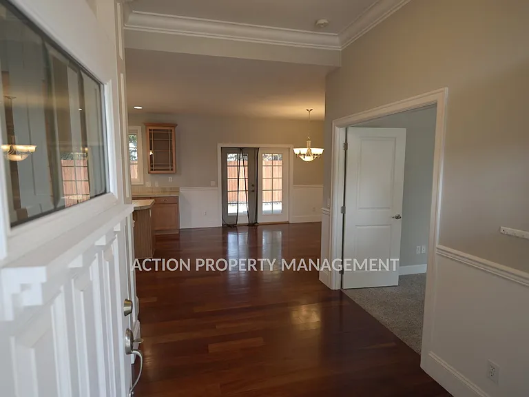 103 E Cobblestone Ln — Photo 5