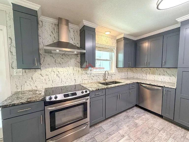 220 Cordoba St — Photo 10