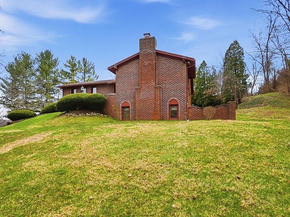 4th image of 3831 Crescent Hill Rd