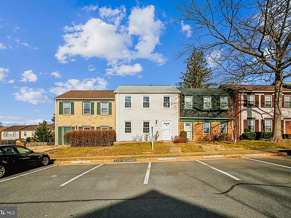 2nd image of 927 Cheshire Ct